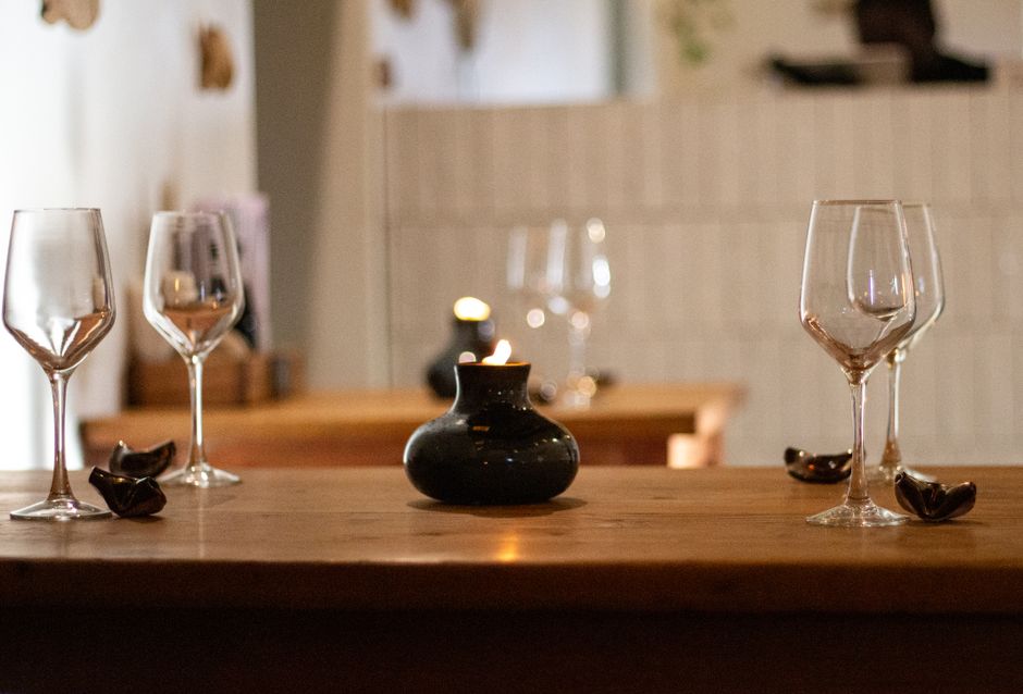 L’art de recevoir sans stress : une ambiance en trois gestes
