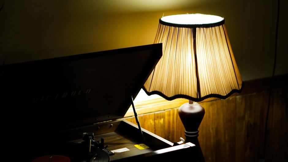 Playlist, lumière, parfum d’ambiance : composer une atmosphère
