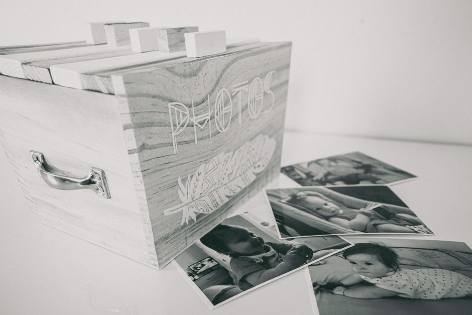 Fabriquer une boîte à souvenirs sensoriels à la maison